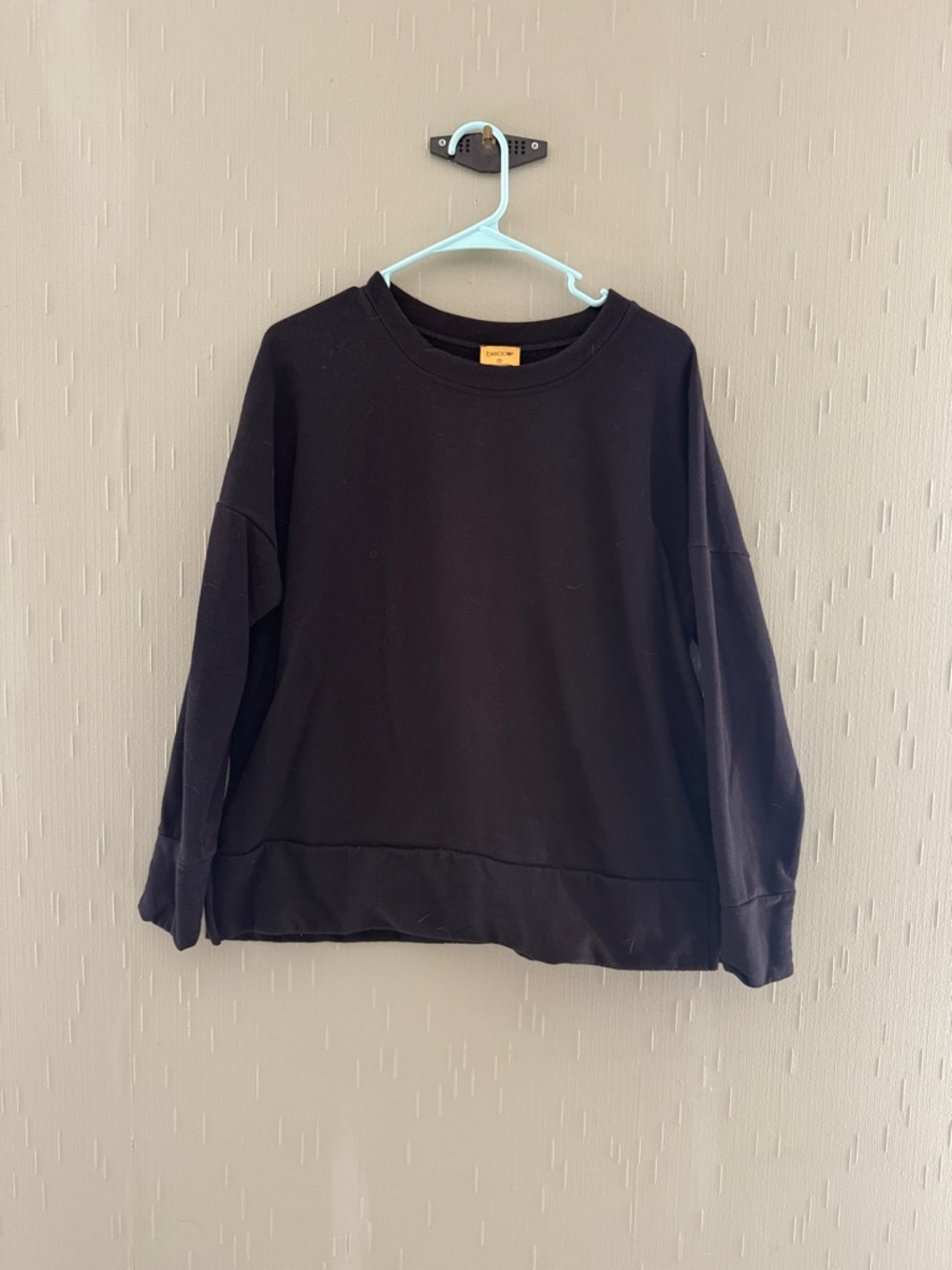 Classic Black Crewneck Sweatshirt - Unbranded